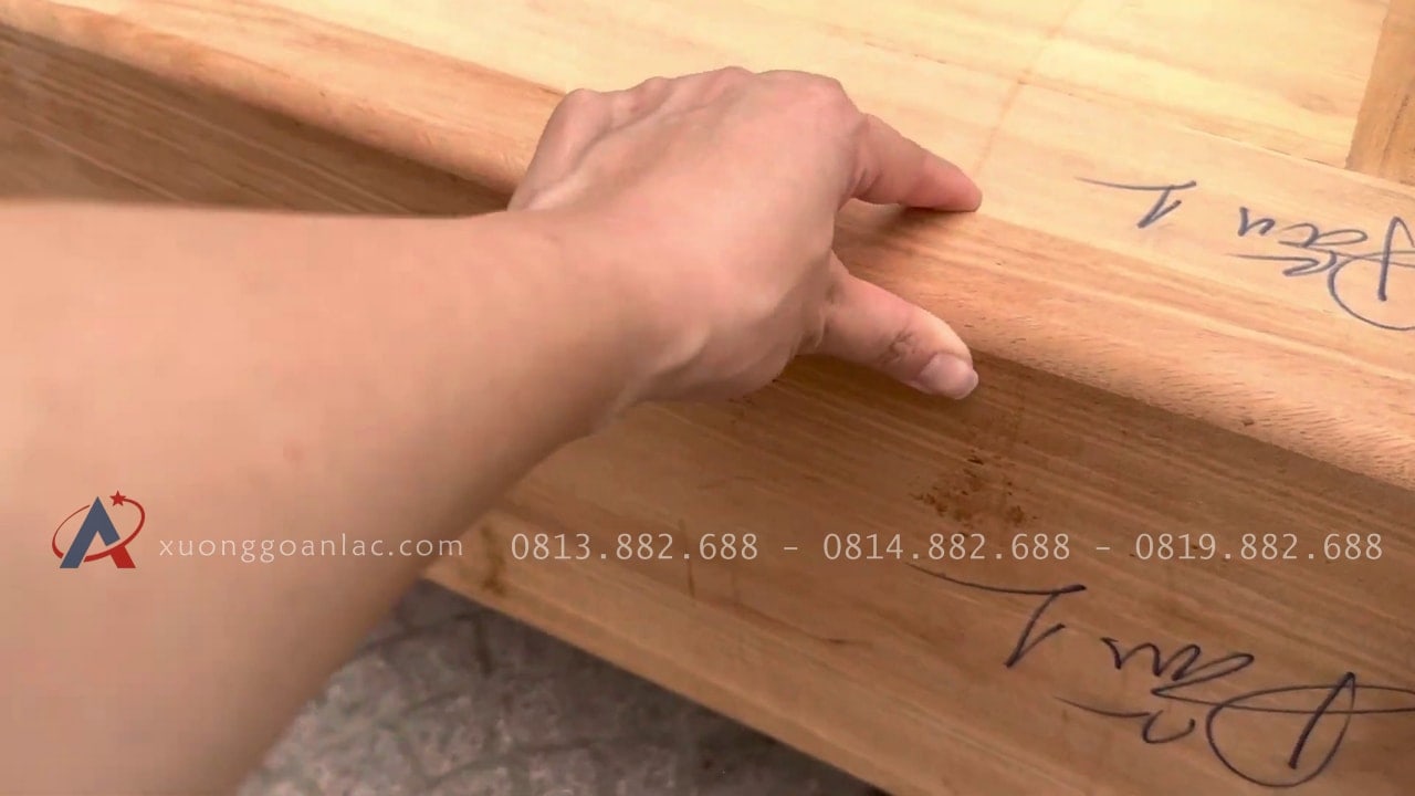 Mộc giường hoàng gia hoa 4 cánh gỗ gõ đỏ 25 vai giường dày 5p