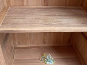 bên trong lòng tủ quần áo