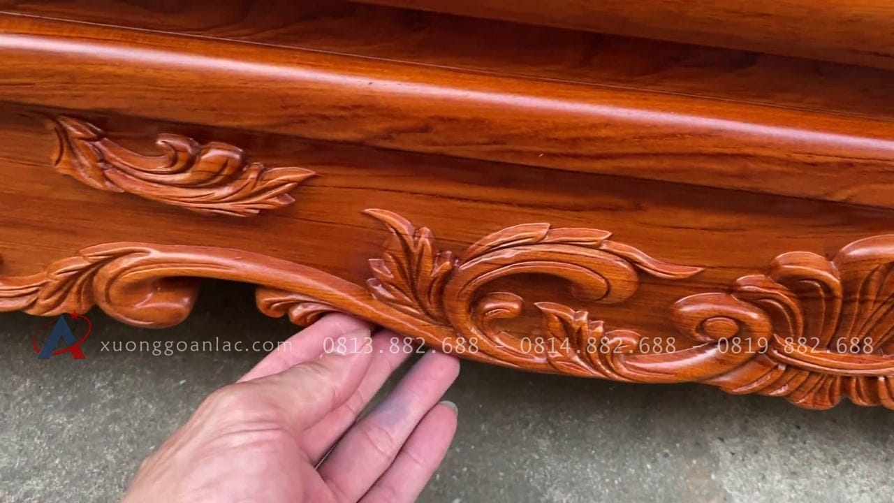 Mẫu tủ thờ gỗ hương đá cao cấp 21 yếm tủ lượn hoa lá tây