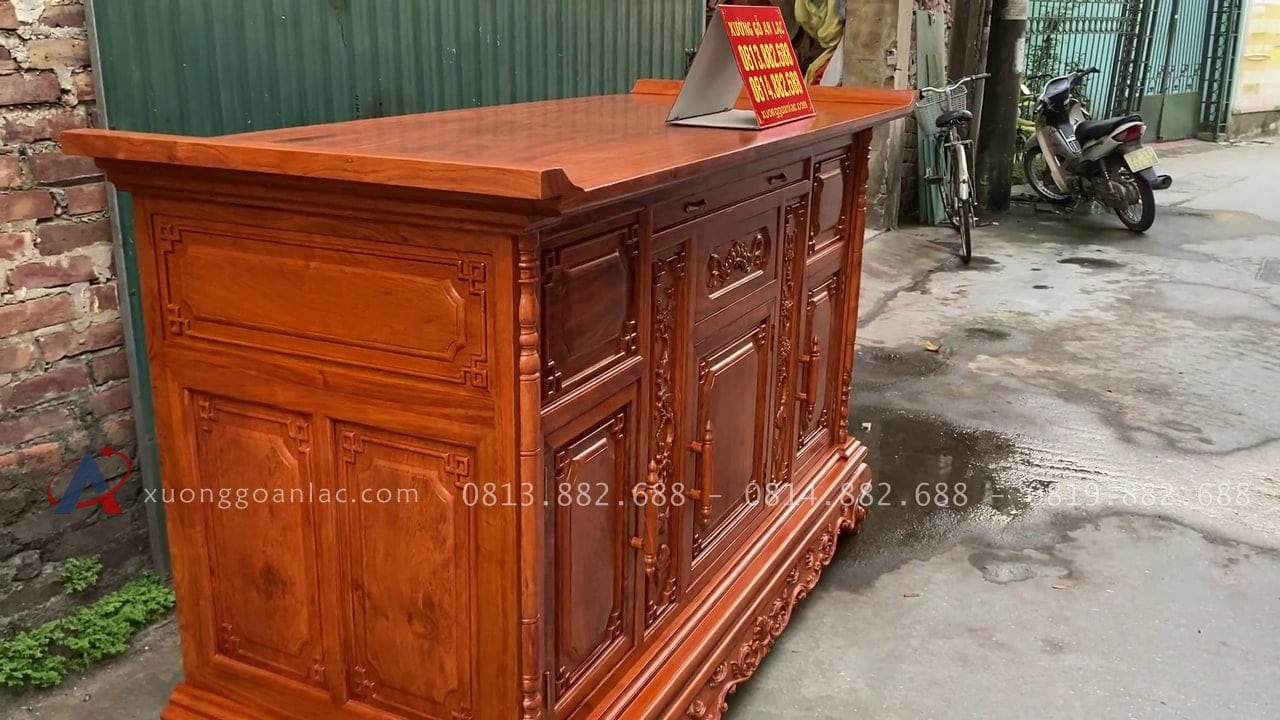 Mẫu tủ thờ gỗ hương đá cao cấp 22 hai bên hồi soi chỉ xung quanh