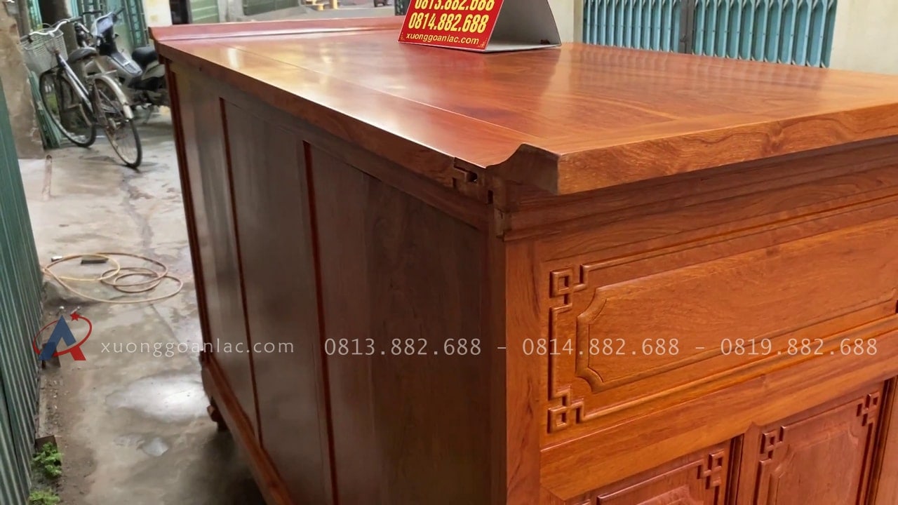 Mẫu tủ thờ gỗ hương đá cao cấp 23 hậu tủ thờ gỗ hương đá