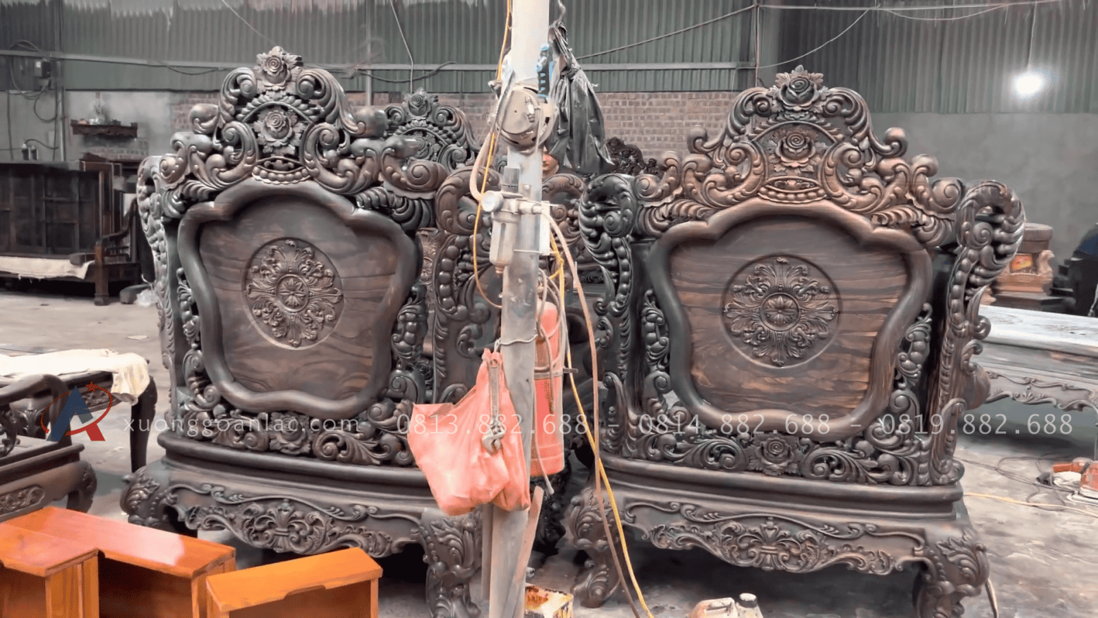 Bàn giao bộ bàn ghế hoàng gia tân cổ điển gỗ mun hoa Lào 8 món cho Chú Nhiệm - Nam Định 36 mặt lưng của ghế louis