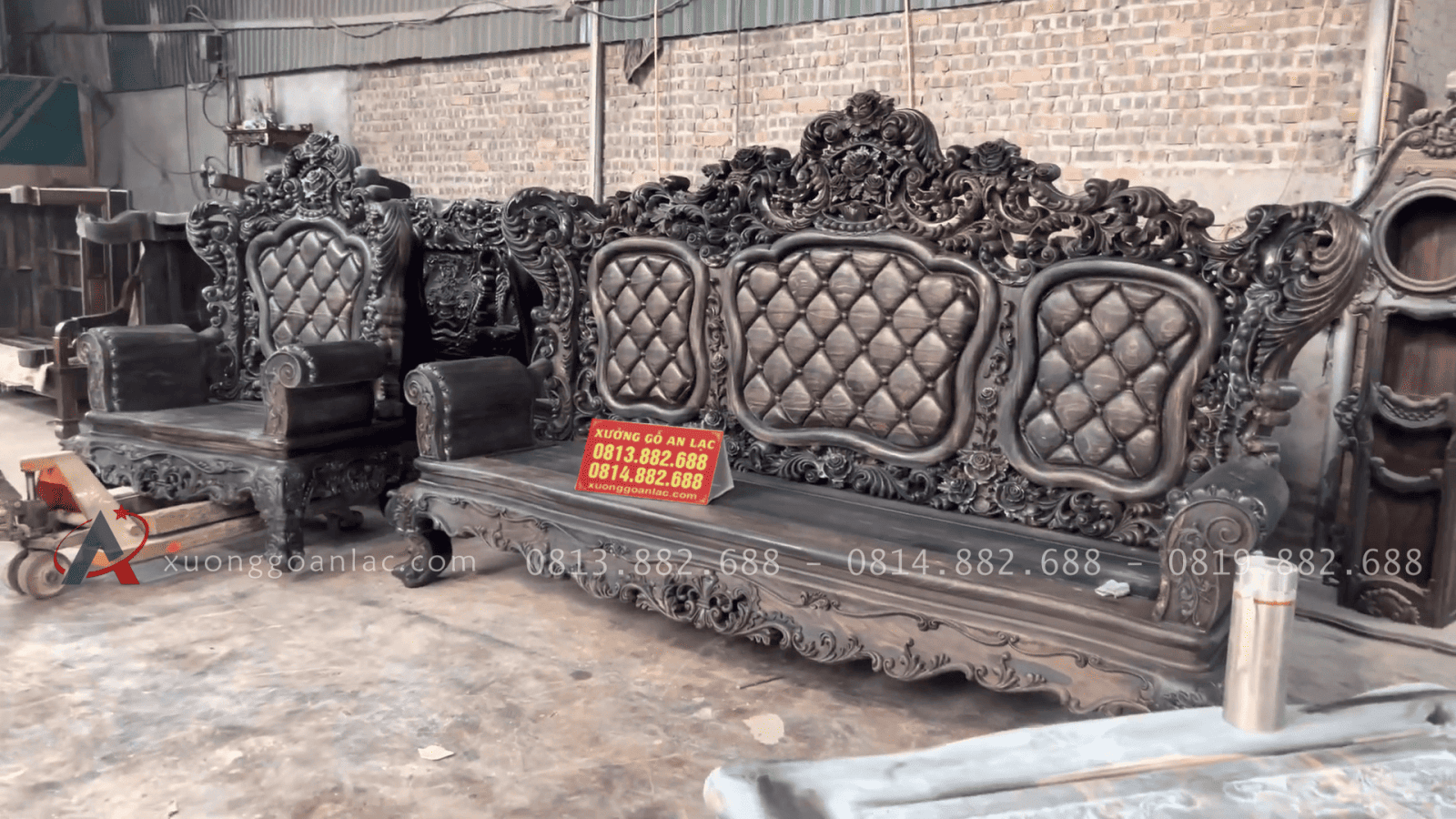 Bàn giao bộ bàn ghế hoàng gia tân cổ điển gỗ mun hoa Lào 8 món cho Chú Nhiệm - Nam Định 32 đoản dài đục hoa lá tây tinh xảo