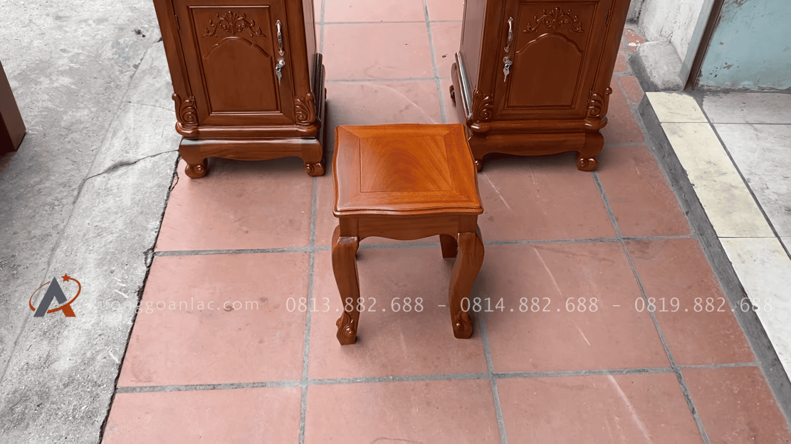 Combo giường ngủ chữ X và bàn trang điểm gỗ gõ đỏ 22 đôn ngồi đi kèm bàn phấn