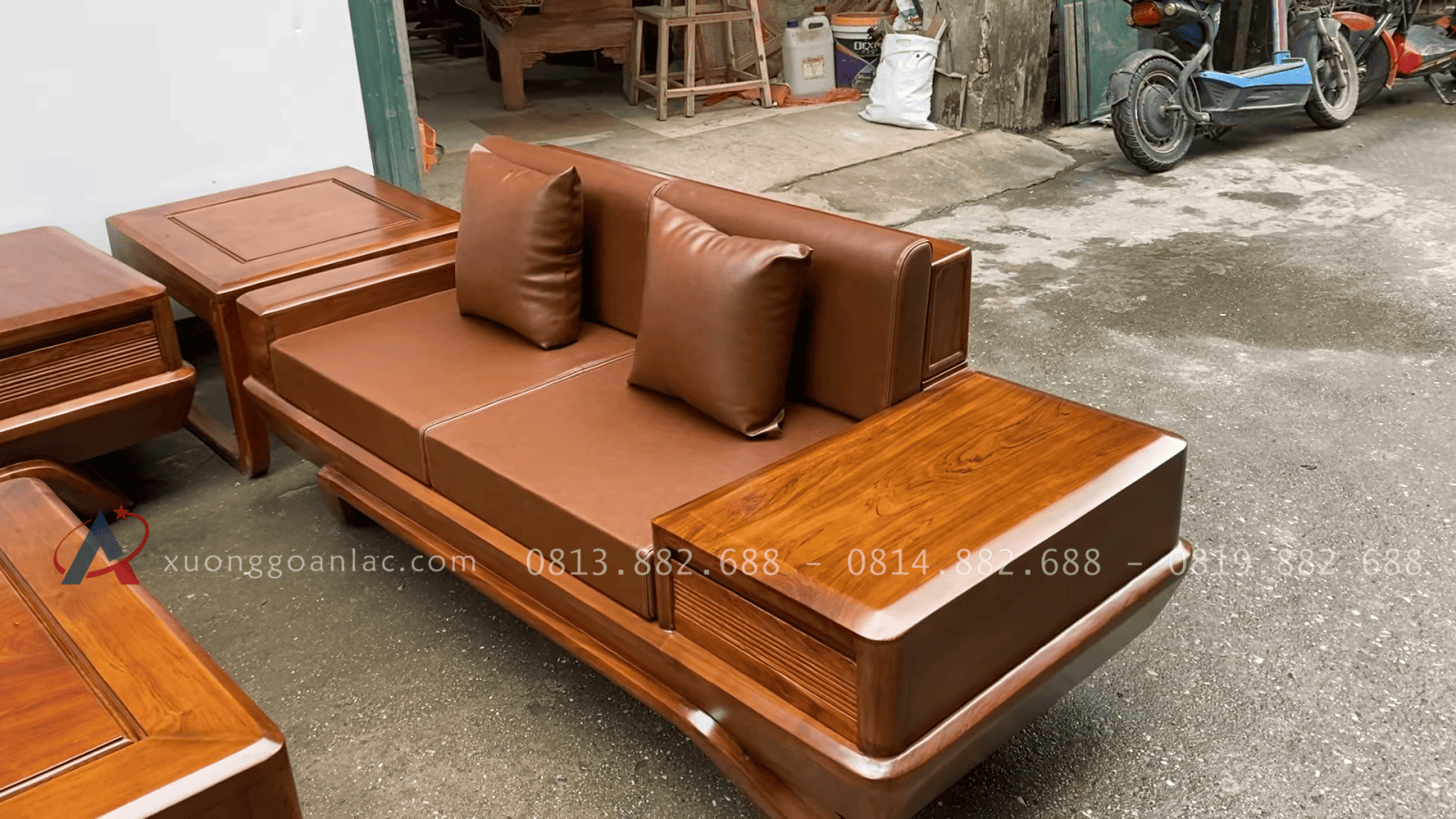 Bộ sofa chân chếch kê hình chữ U gỗ hương đá hàng siêu vip (Anh Đạt - Cao Bằng) 33 phần bệ tay kèm tab ngăn kéo