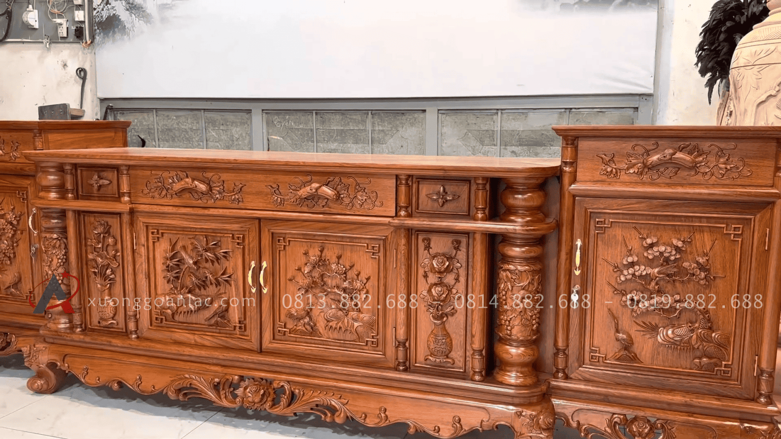 Combo kệ tivi cột nho đục tay dài 2m8 và đồng hồ cây hàng đặt kiểu hiện đại (Chú Hòa - Long Biên) 29 mẫu kệ thiết kế nhiều tủ và ngăn kéo