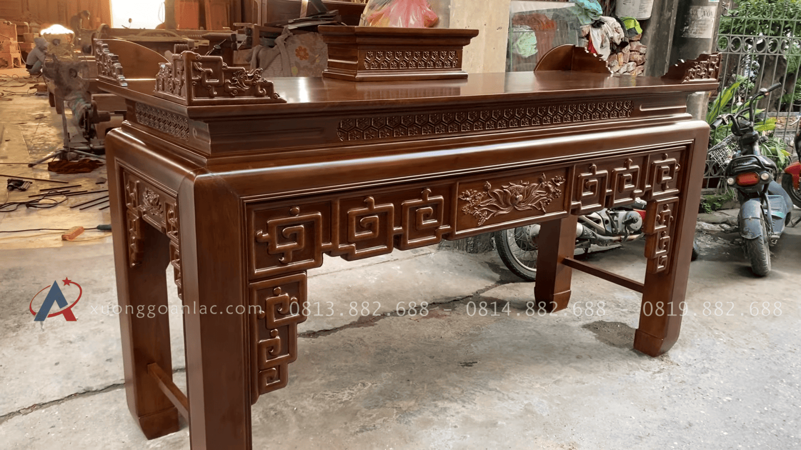 Combo sofa chân thuyền, kệ tivi và án gian thờ gỗ hương đá phun PU giả óc chó 38 mẫu án gian kích thước lớn