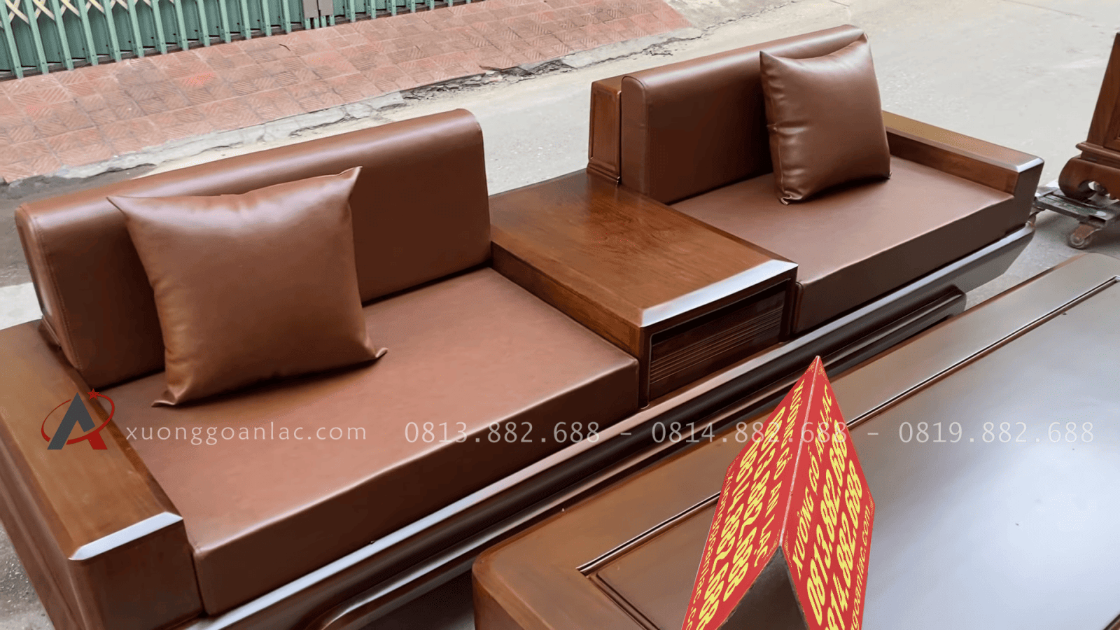 Combo sofa chân thuyền, kệ tivi và án gian thờ gỗ hương đá phun PU giả óc chó 34 phần tab tích hợp ngăn kéo