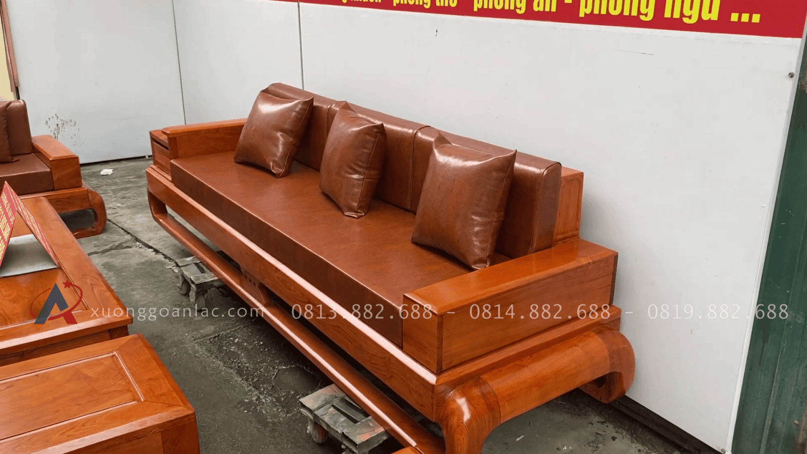 Combo sofa đùi gà full đệm da và kệ tivi giả nguyên khối gỗ hương đá vip (Anh Mạnh - Nam Định) 26 đoản dài gỗ hương đá kết hợp đệm da cao cấp hàn quốc