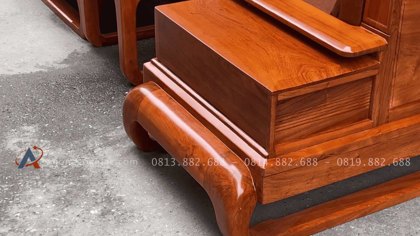 Combo sofa đùi gà full đệm da và kệ tivi giả nguyên khối gỗ hương đá vip (Anh Mạnh - Nam Định) 28 hệ chân đùi gà bóng mượt bề thế