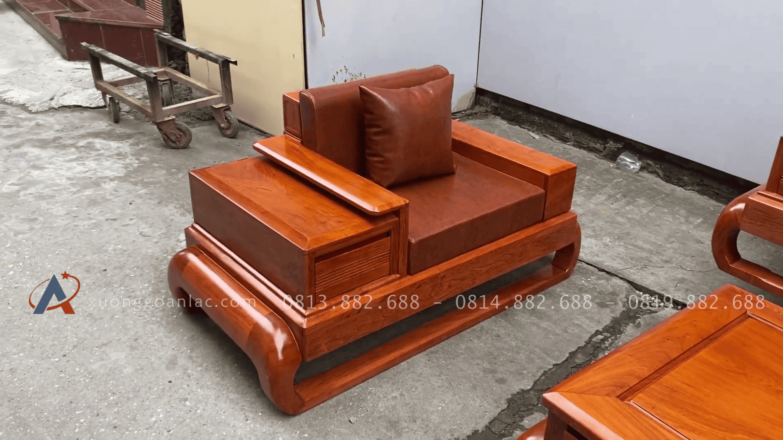 Combo sofa đùi gà full đệm da và kệ tivi giả nguyên khối gỗ hương đá vip (Anh Mạnh - Nam Định) 29 ghế đơn gỗ hương đá