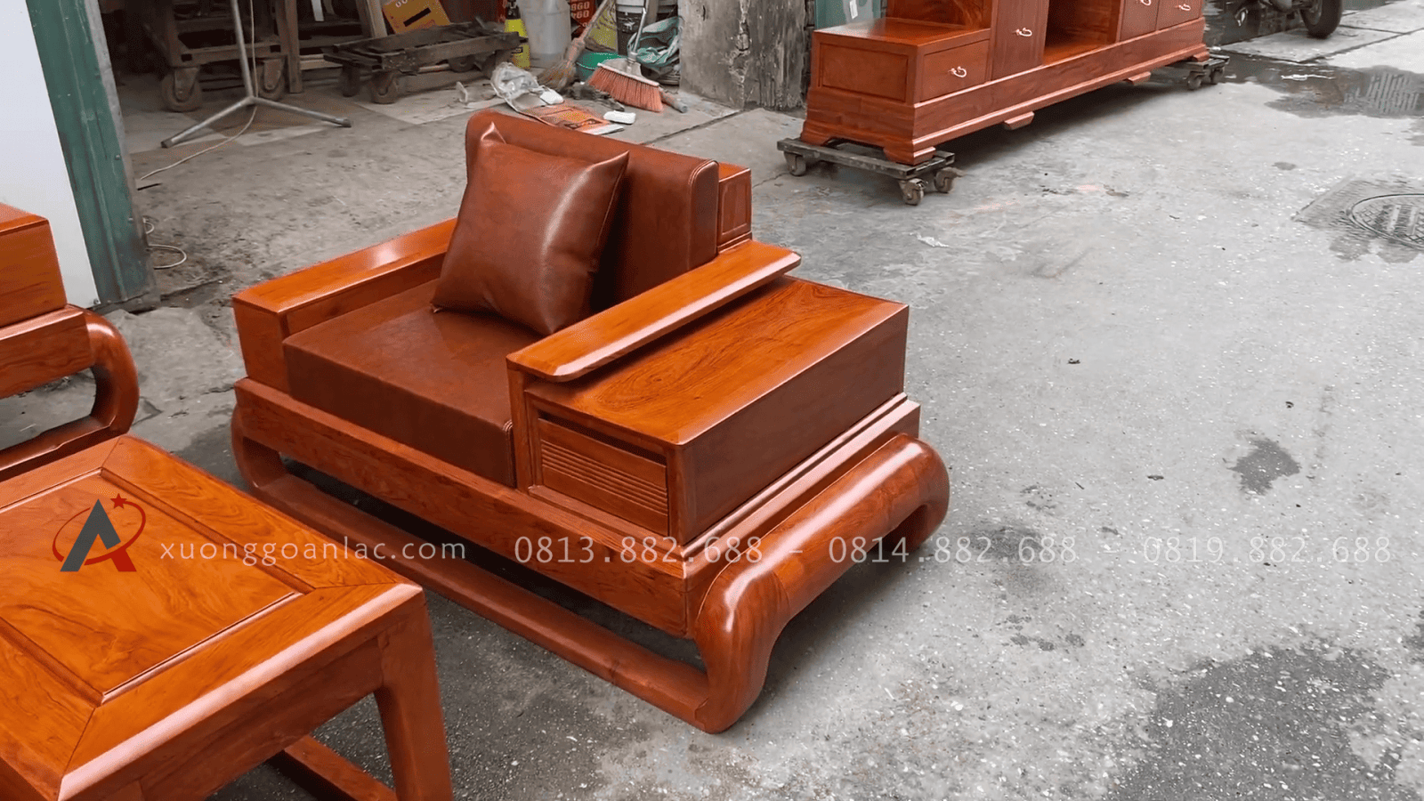 Combo sofa đùi gà full đệm da và kệ tivi giả nguyên khối gỗ hương đá vip (Anh Mạnh - Nam Định) 30 ghế đơn tay ngăn kéo