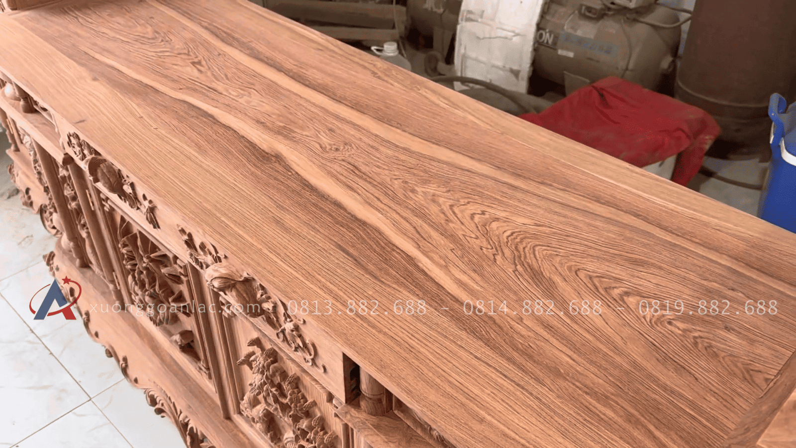 Kệ tivi cột nho hàng dày đẹp đục tay dài 2m8 gỗ hương đá cao cấp (Anh Mạnh - Hải Phòng) 16 mặt kệ tivi gỗ hương đá siêu vân