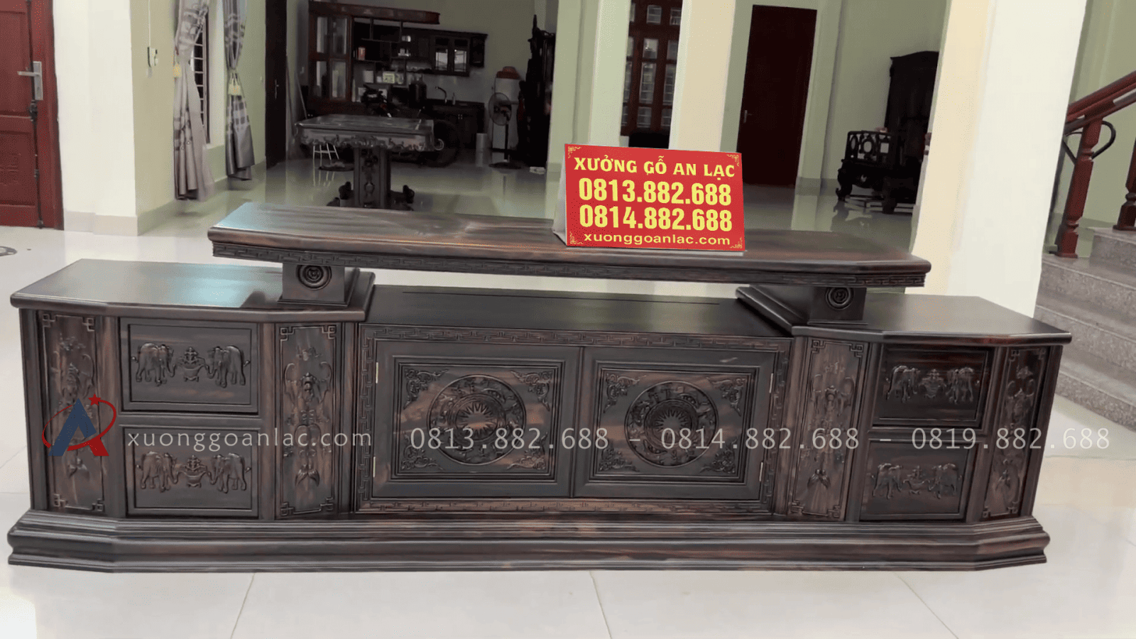 Mẫu kệ tivi 2m6 vát cong gỗ mun hoa Lào đục trống đồng (Chú Hữu - Thanh Hóa) 9 mẫu kệ tivi gỗ mun Lào