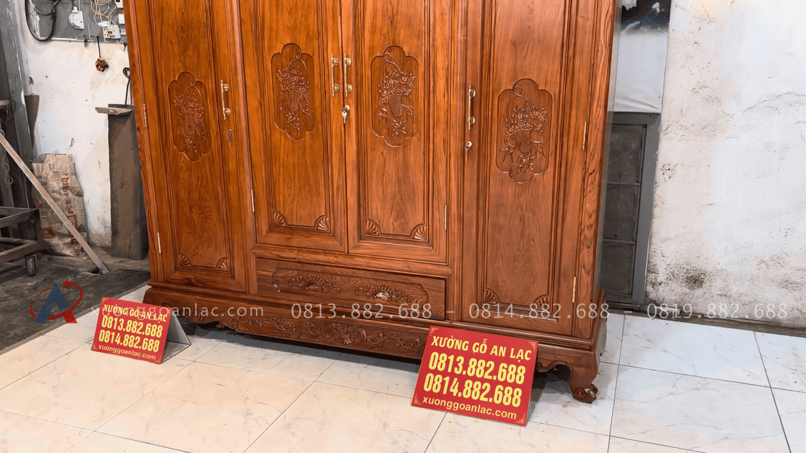 Tủ quần áo 3 buồng 4 cánh gỗ hương đá cao cấp 17 tủ có ngăn kéo hoa lá tây