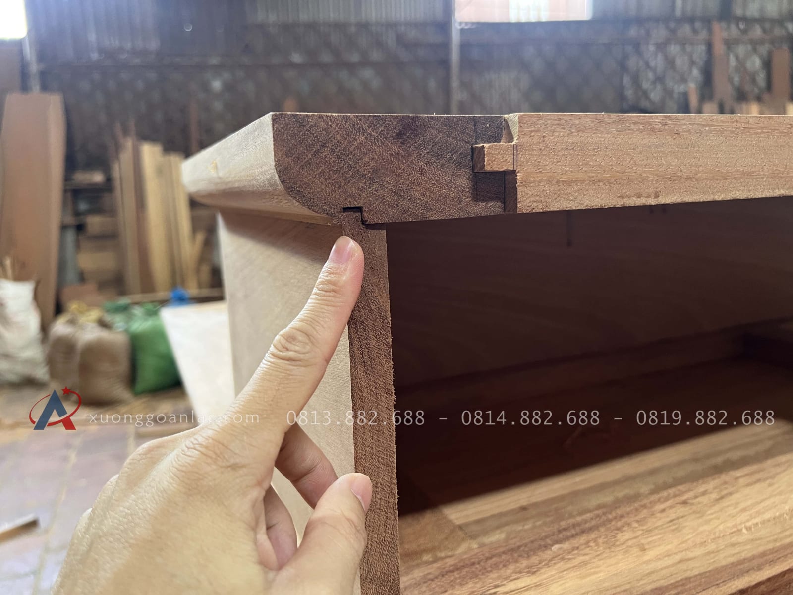 Án gian thờ Ngũ Phúc nhị cấp 2m17 gỗ gõ đỏ chân 16 giao Hà Nam 25 toàn bộ các chi tiết được ghép mộng liền