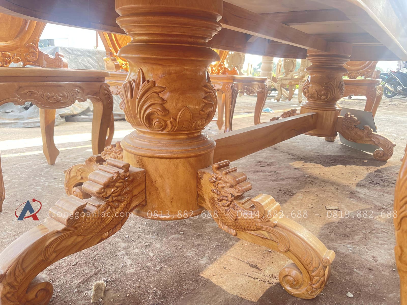 Bộ bàn ăn bầu dục và 8 ghế louis ngọc mặt trời gỗ gõ đỏ cao cấp (Anh Khiêm, Đà Nẵng) 21 hệ chân trụ dày 25cm