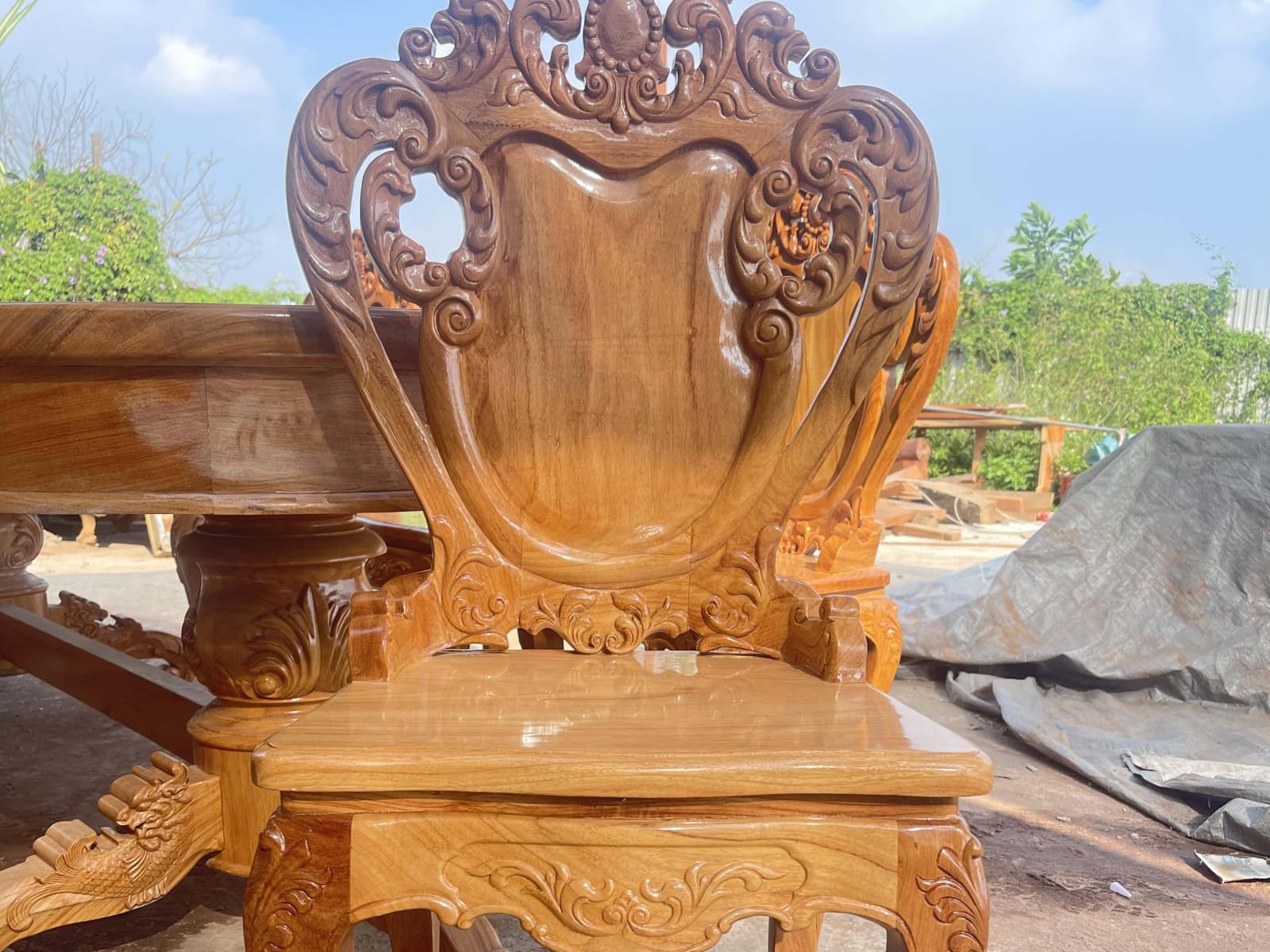 Bộ bàn ăn bầu dục và 8 ghế louis ngọc mặt trời gỗ gõ đỏ cao cấp (Anh Khiêm, Đà Nẵng) 23 mẫu ghế louis ngọc mặt trời