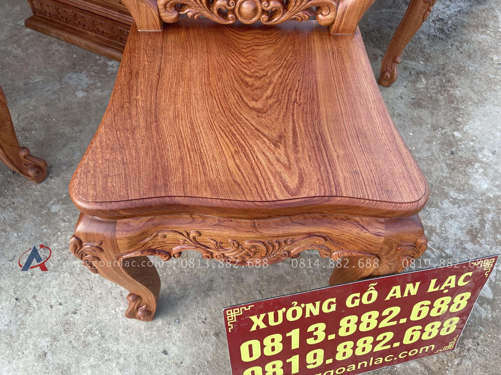 Bàn ăn nguyên khối 10 ghế hồng hạt gỗ hương đá siêu vip (Anh Hồng, Hà Nội) 40 mặt ghế ván tràn đẹp mắt