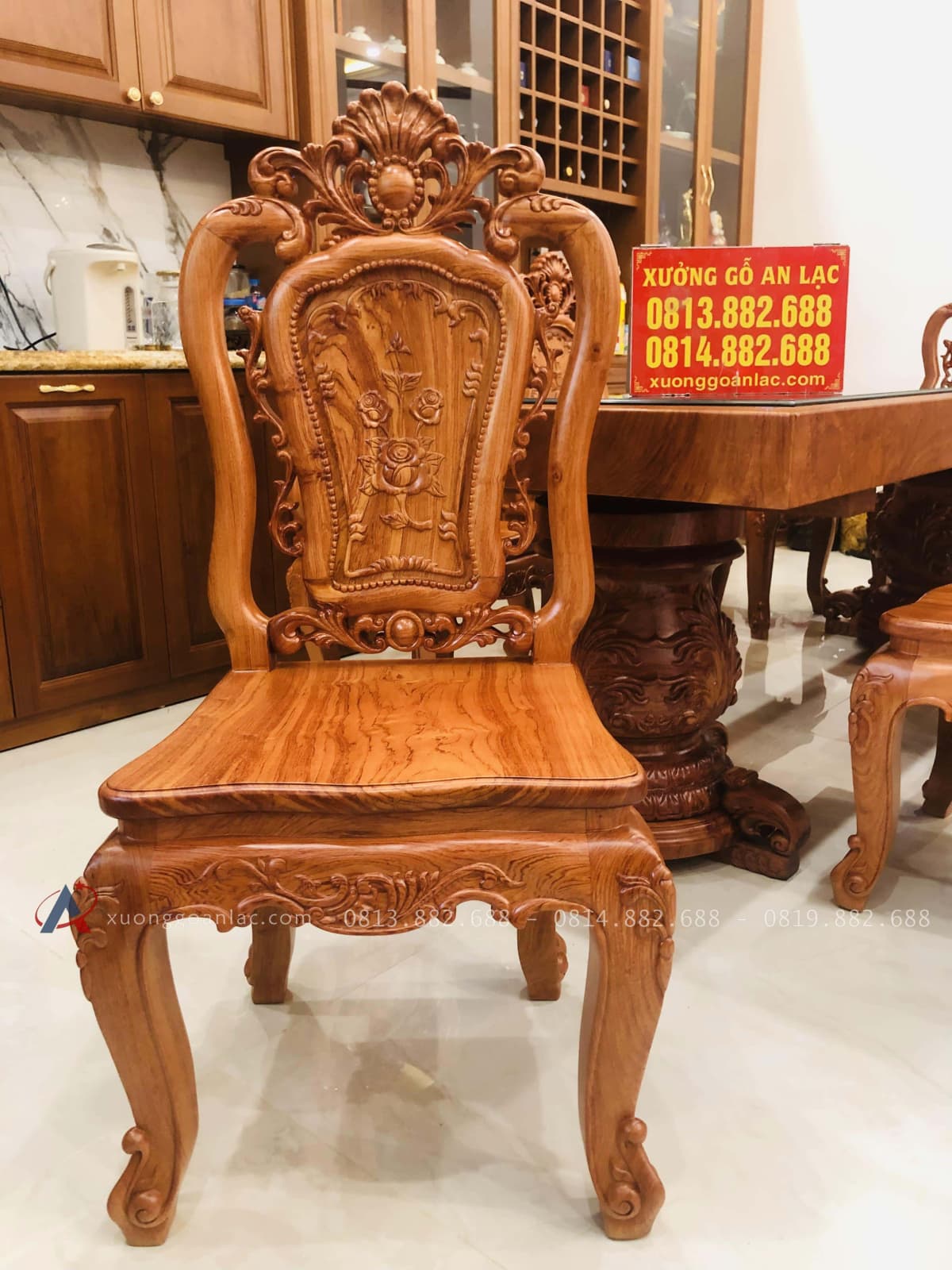 Bộ bàn ăn nguyên khối 8 ghế hồng hạt đục hai mặt gỗ hương đá cao cấp (Anh Đài, Bắc Ninh) 31 ghế ăn lưng cao
