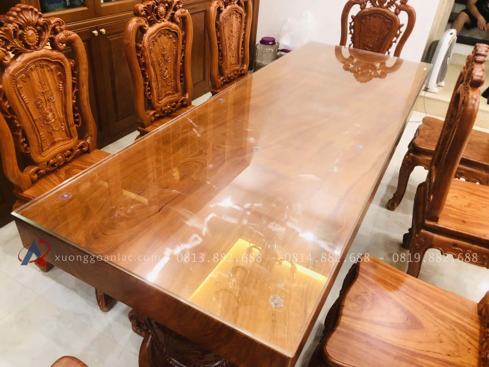 Bộ bàn ăn nguyên khối 8 ghế hồng hạt đục hai mặt gỗ hương đá cao cấp (Anh Đài, Bắc Ninh) 26 bàn ăn nguyên khối gỗ hương đá