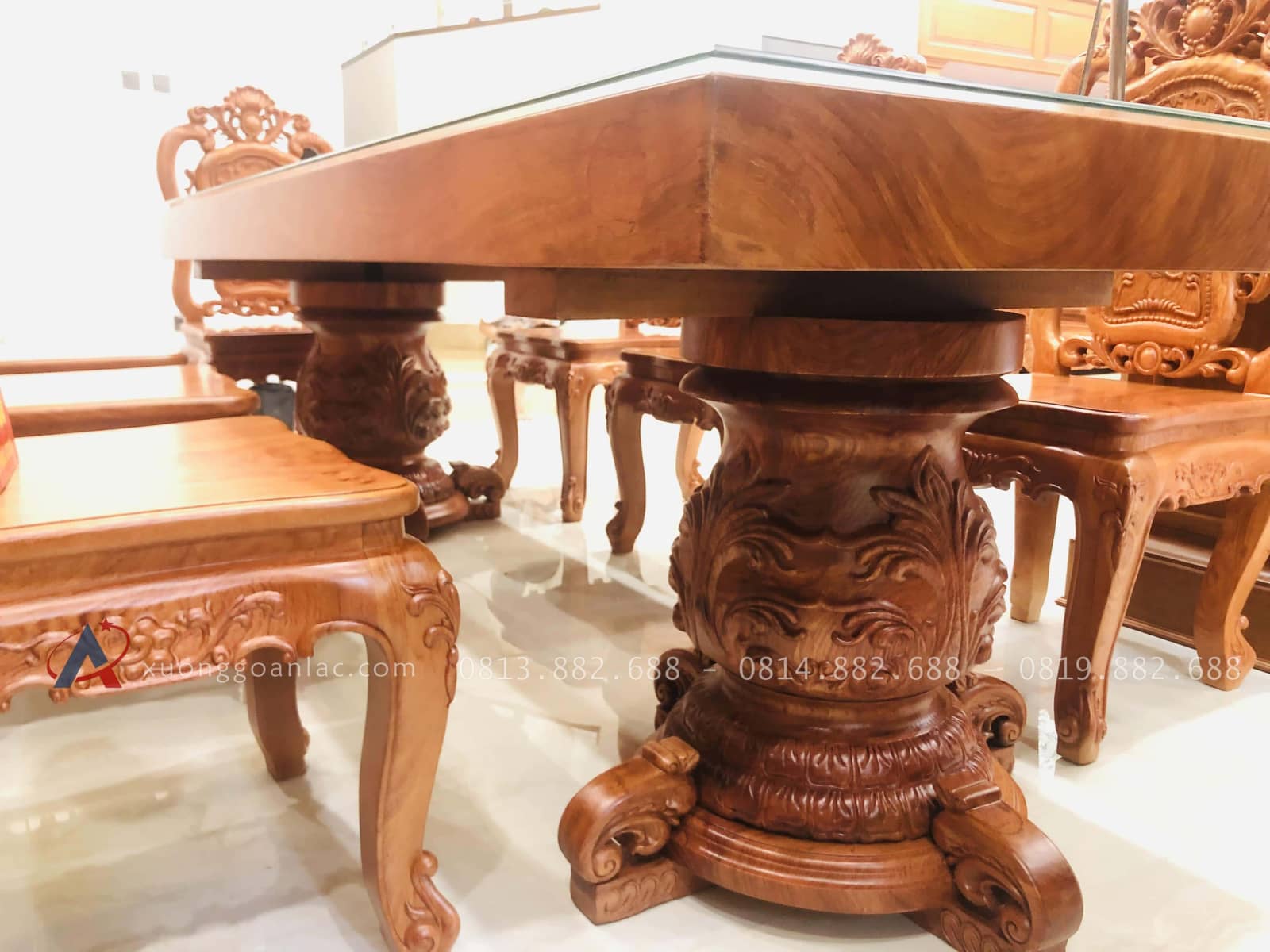 Bộ bàn ăn nguyên khối 8 ghế hồng hạt đục hai mặt gỗ hương đá cao cấp (Anh Đài, Bắc Ninh) 27 hệ chân trụ tiện tròn hình lục bình