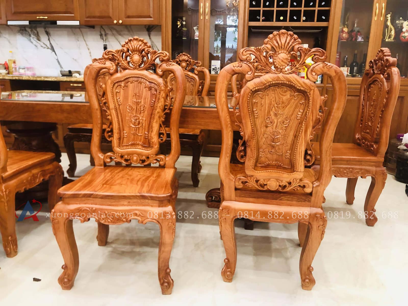 Bộ bàn ăn nguyên khối 8 ghế hồng hạt đục hai mặt gỗ hương đá cao cấp (Anh Đài, Bắc Ninh) 30 mẫu ghế hồng hạt cao cấp