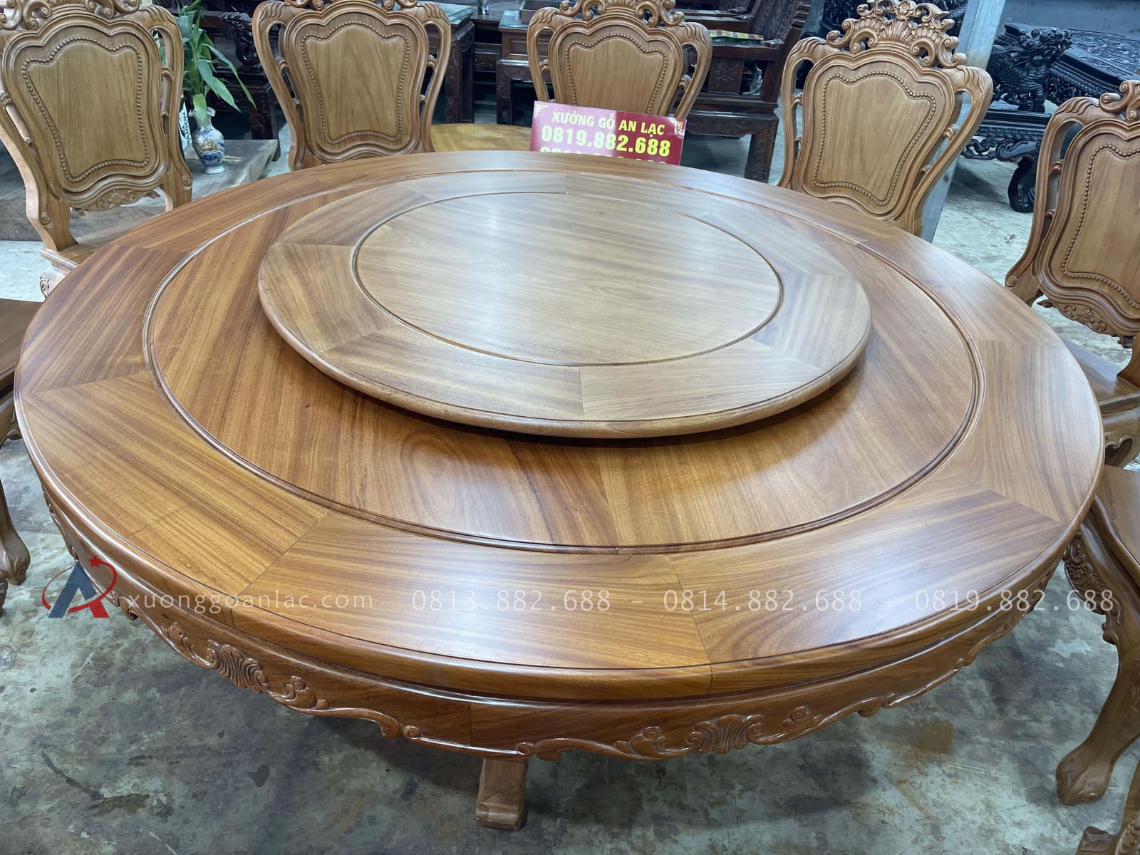 Bàn ăn tròn 12 ghế louis gỗ gõ đỏ cao cấp (Chú Hưng,Thái Bình) 21 mặt bàn giữ trơn sang trọng