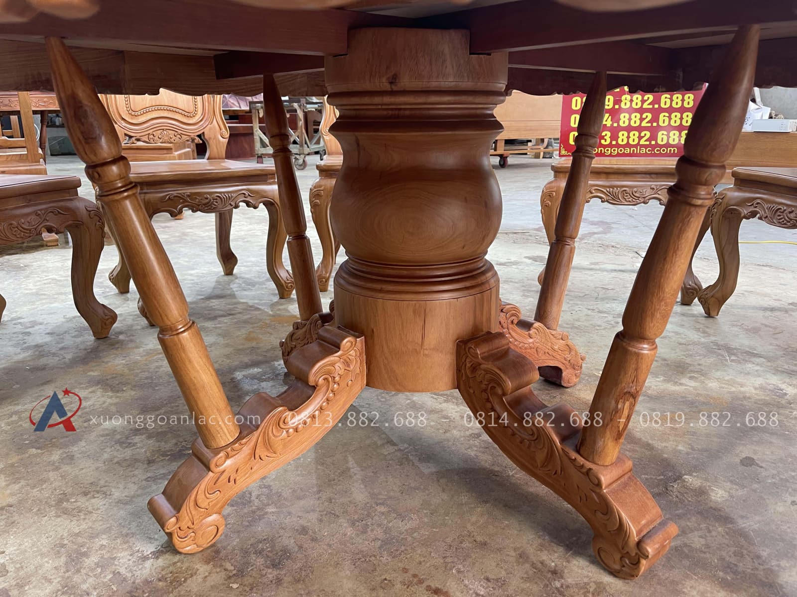 Bàn ăn tròn 12 ghế louis gỗ gõ đỏ cao cấp (Chú Hưng,Thái Bình) 23 thiết kế bàn tròn chân trụ