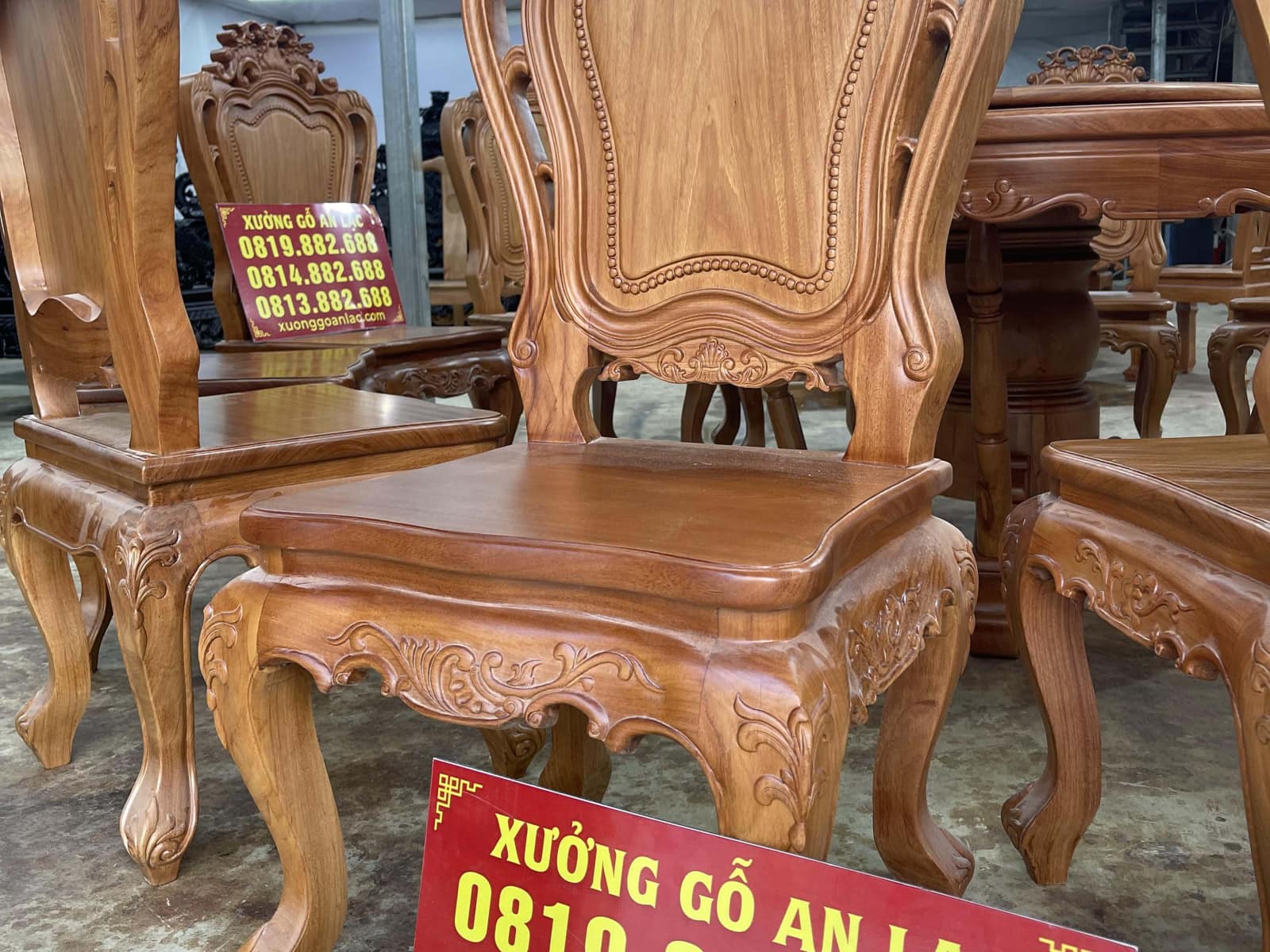 Bàn ăn tròn 12 ghế louis gỗ gõ đỏ cao cấp (Chú Hưng,Thái Bình) 25 ghế ngồi mặt ván tràn