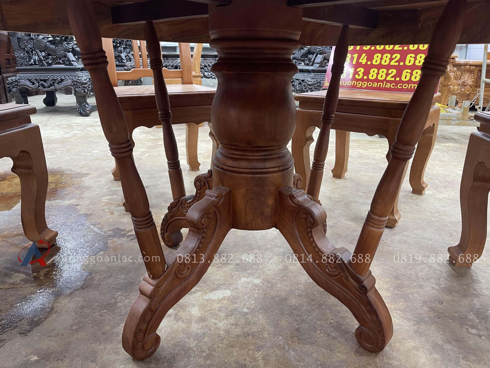 Bộ bàn ăn tròn cùng 6 ghế tựa nan gỗ gõ đỏ cao cấp (Anh Vịnh, Thái Nguyên) 22 Thiết kế chân trụ tròn