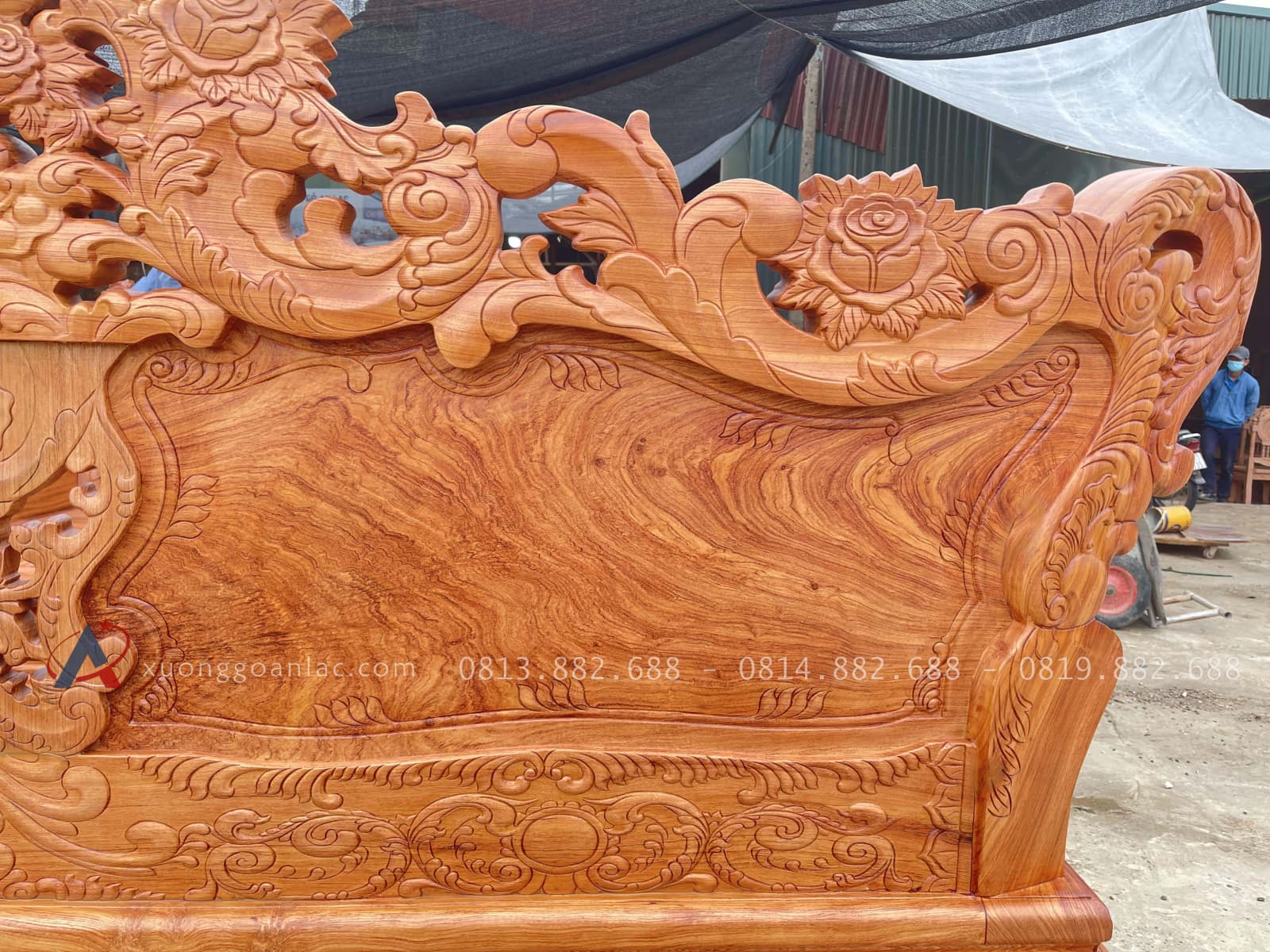 Bộ bàn ghế hoàng gia chân 14- 6 món gỗ hương đá cao cấp 39 các họa tiết hoa hồng lá tây trên ghế