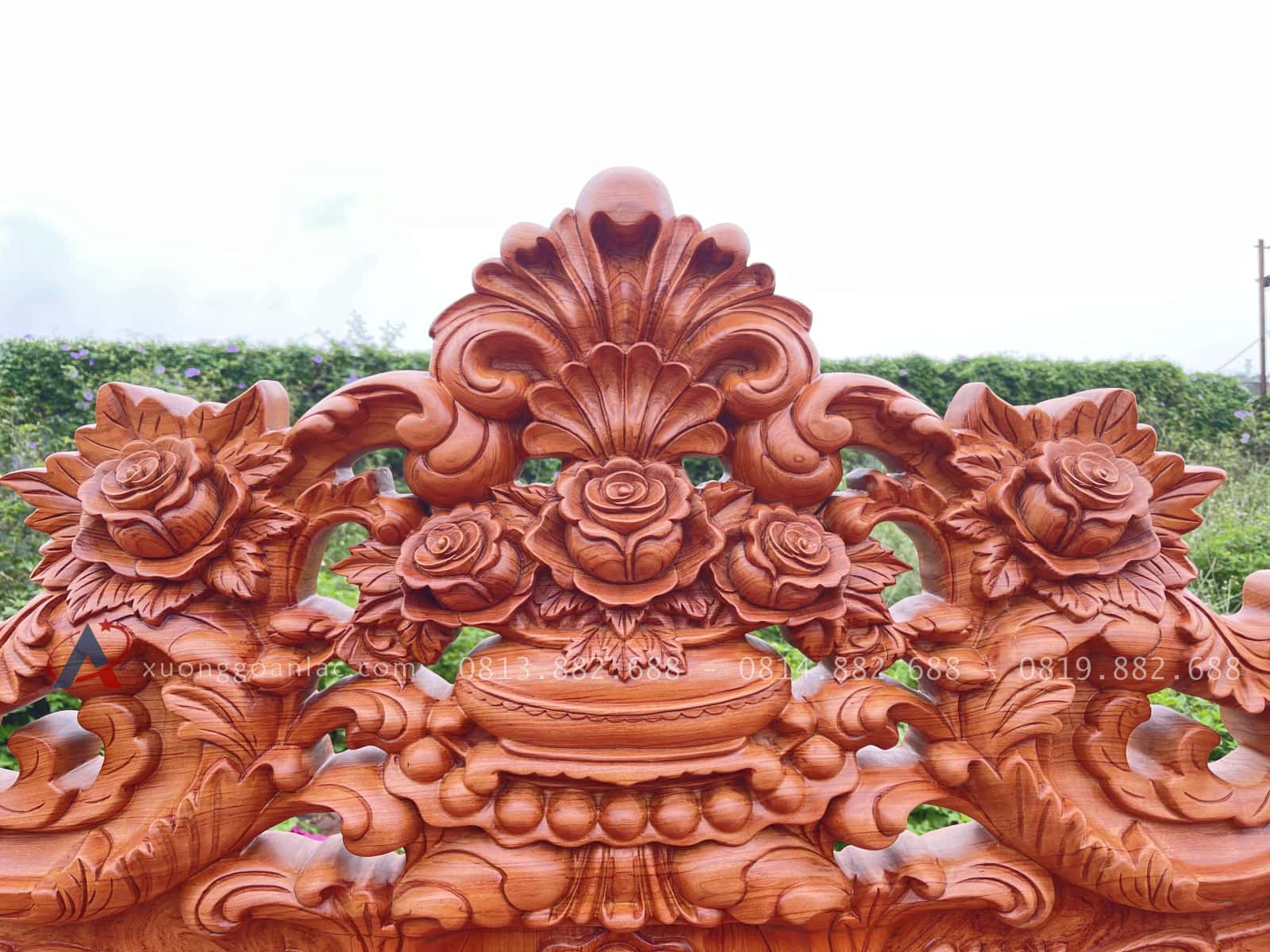 Bộ bàn ghế hoàng gia chân 14- 6 món gỗ hương đá cao cấp 35 cận cảnh đỉnh chương đục hoa lá tây