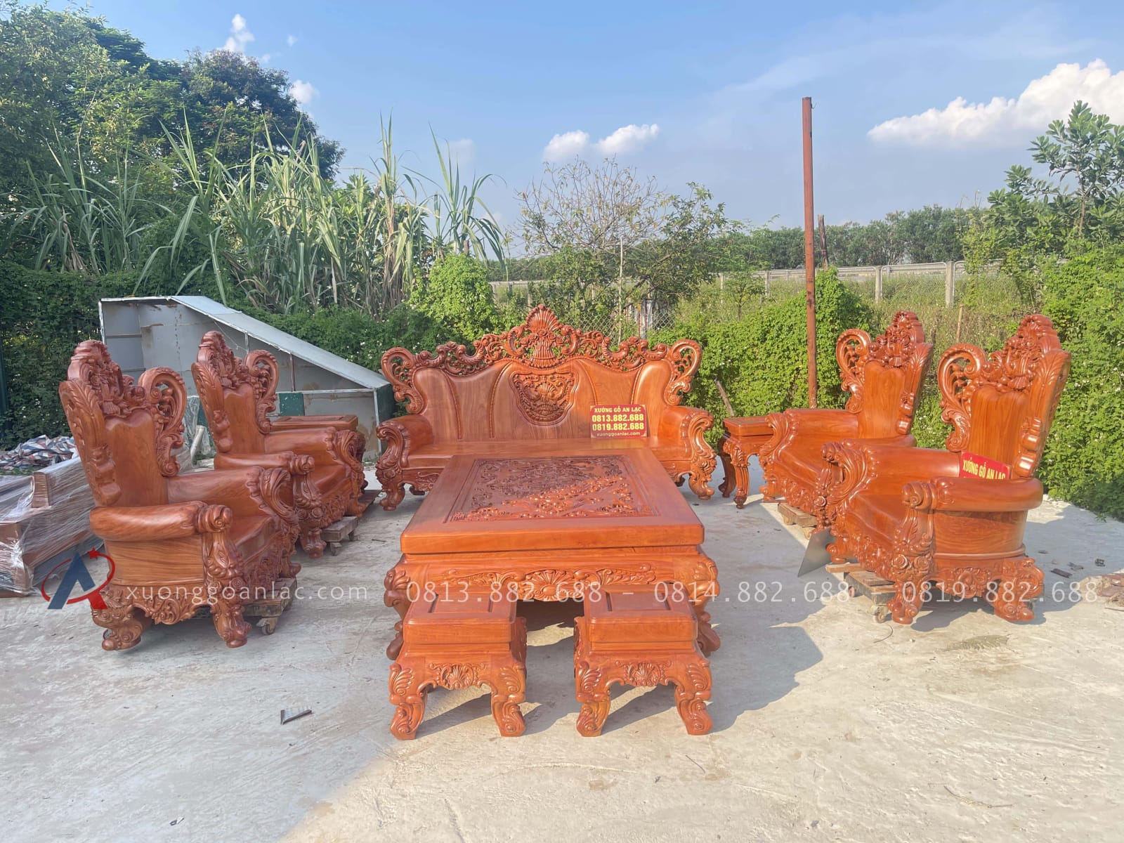 Bộ bàn ghế hoàng gia nguyên khối 10 món gỗ hương đá cao cấp 30 bàn ghế hoàng gia nguyên khối 10 món gỗ hương đá cao cấp