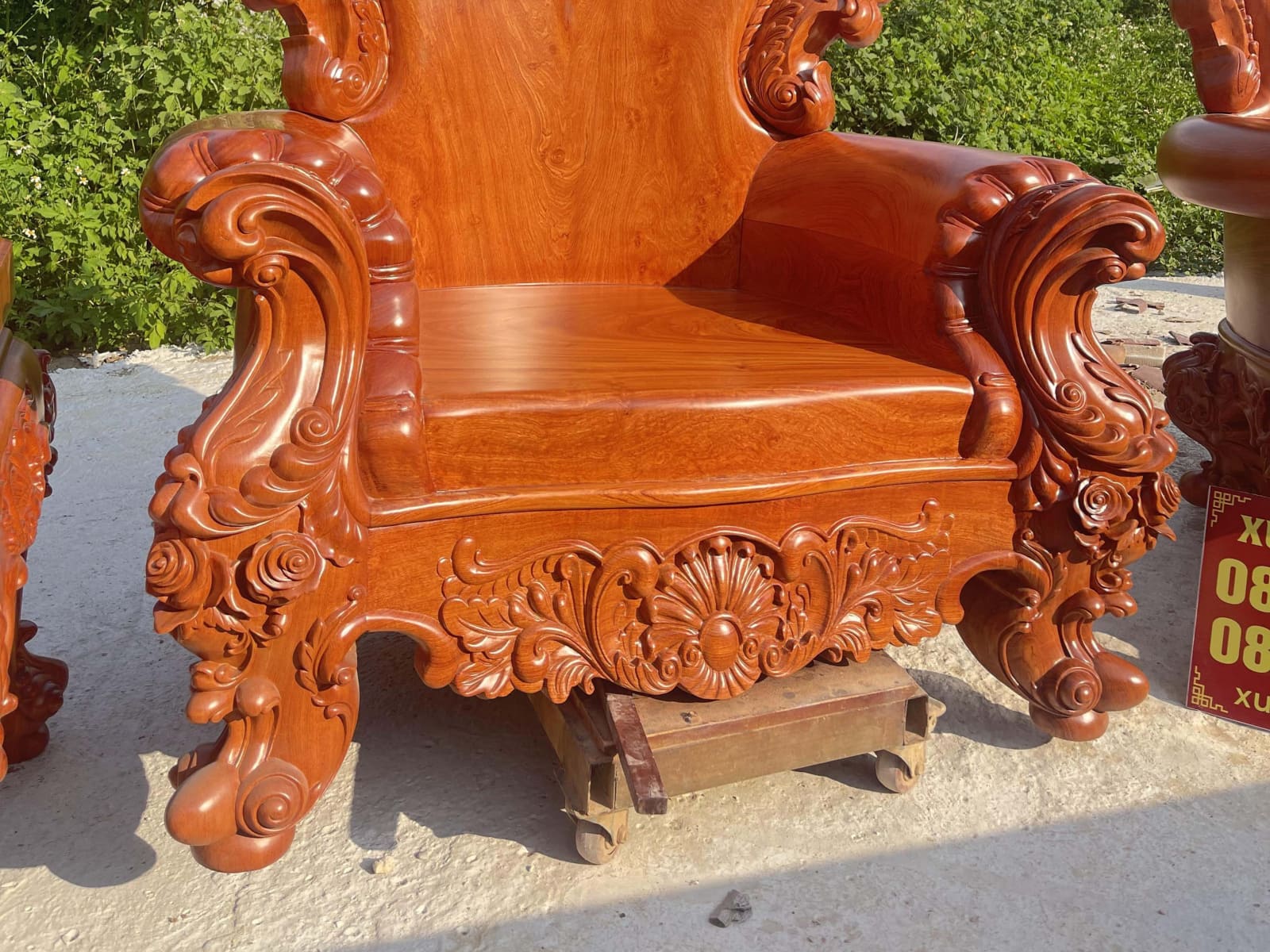 Bộ bàn ghế hoàng gia nguyên khối 10 món gỗ hương đá cao cấp 40 ghế louis hoàng gia tân cổ điển