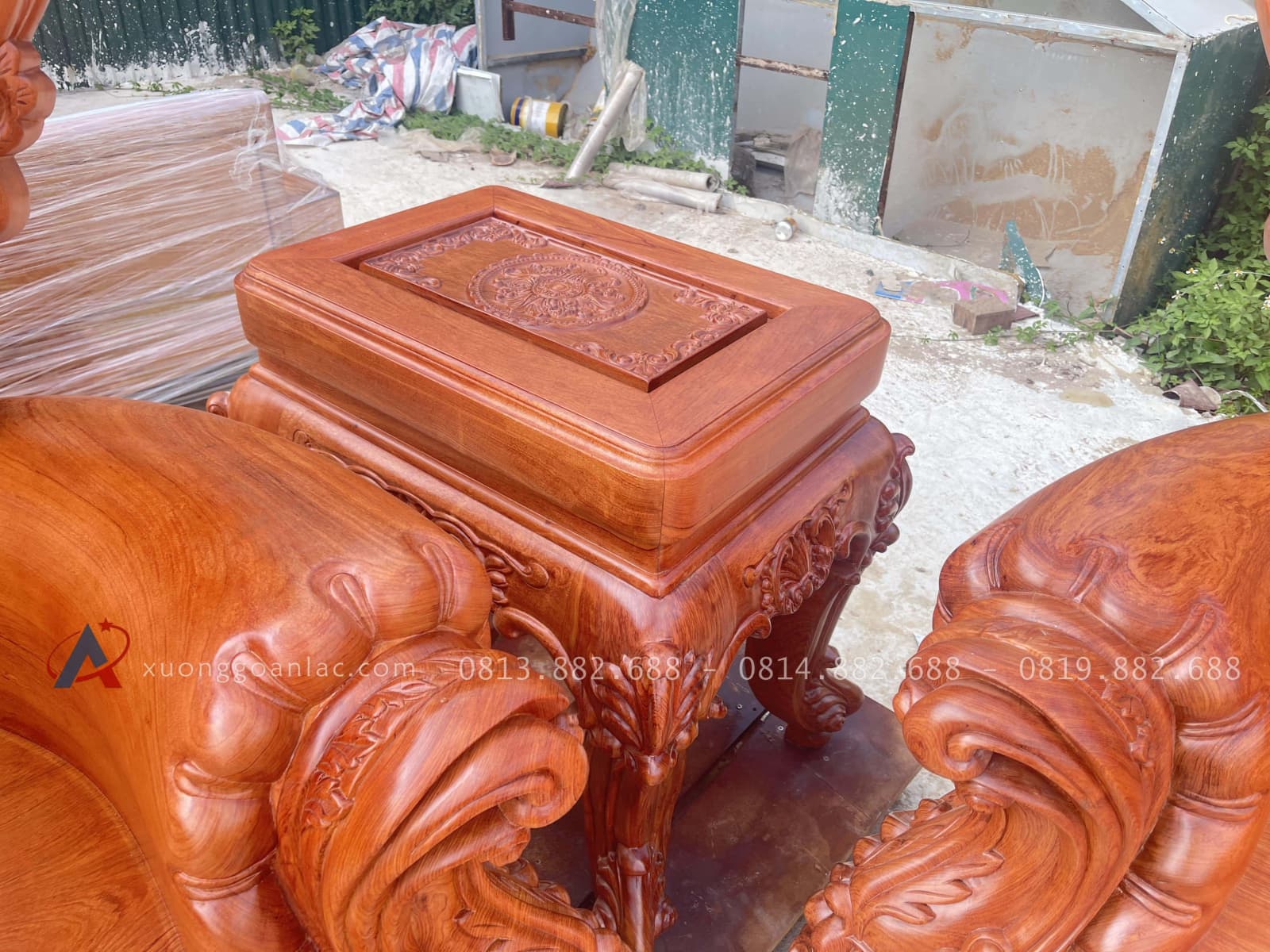Bộ bàn ghế hoàng gia nguyên khối 10 món gỗ hương đá cao cấp 44 đôn kẹp gỗ hương đá