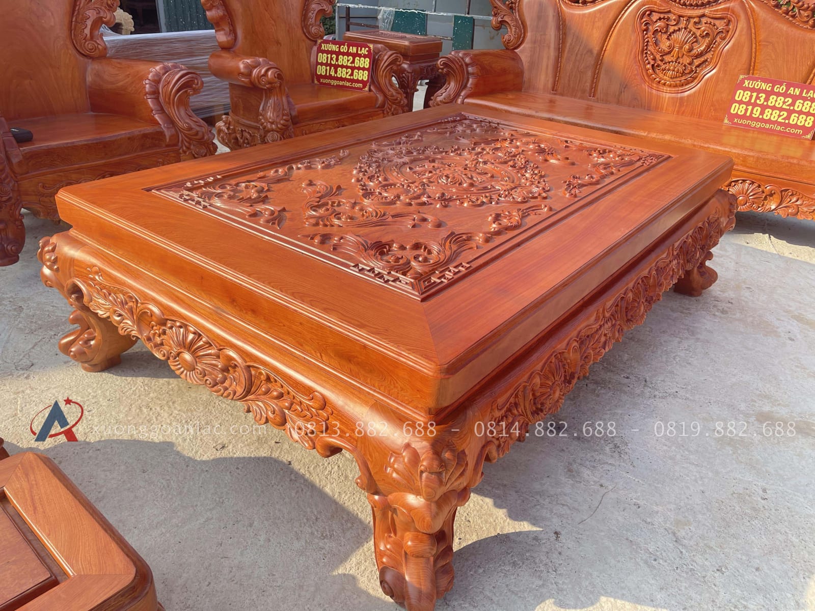 Bộ bàn ghế hoàng gia nguyên khối 10 món gỗ hương đá cao cấp 2 Bàn trà gỗ hương đá nguyên khối