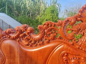 Bộ bàn ghế hoàng gia nguyên khối 10 món gỗ hương đá cao cấp 21 Họa tiết lá tây uốn lượn trên vai ghế