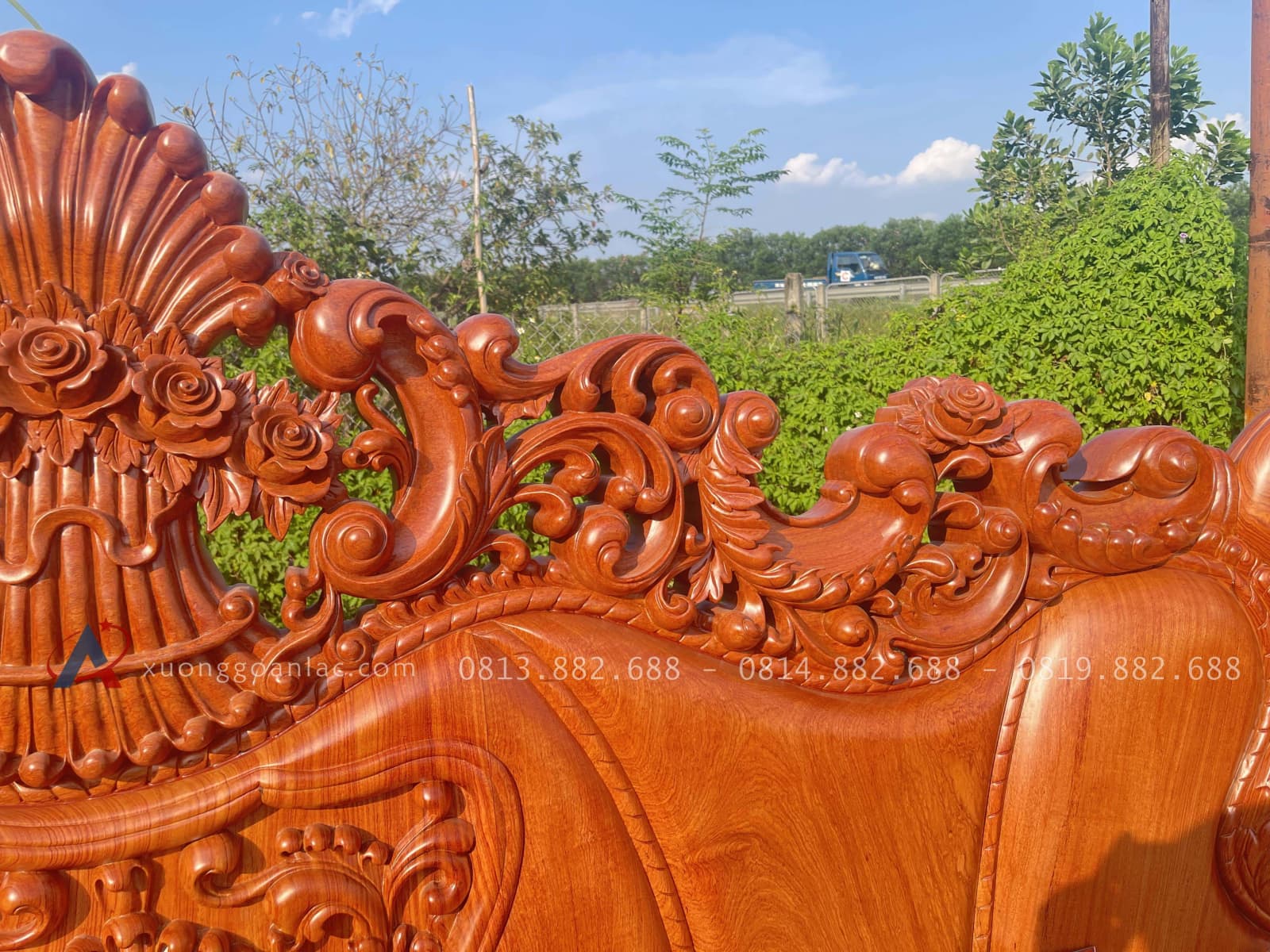 Bộ bàn ghế hoàng gia nguyên khối 10 món gỗ hương đá cao cấp 37 vai ghế đục tỉa tinh xảo