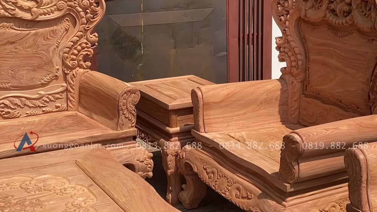 Bản mộc thô bộ louis hoàng gia gỗ hương 8 món chân 12 hàng vip 41 đôn góc bố trí ở đầu đoản