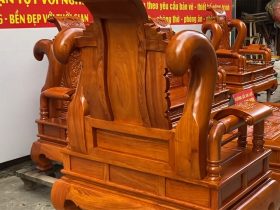 cột cong móc câu độc đáo