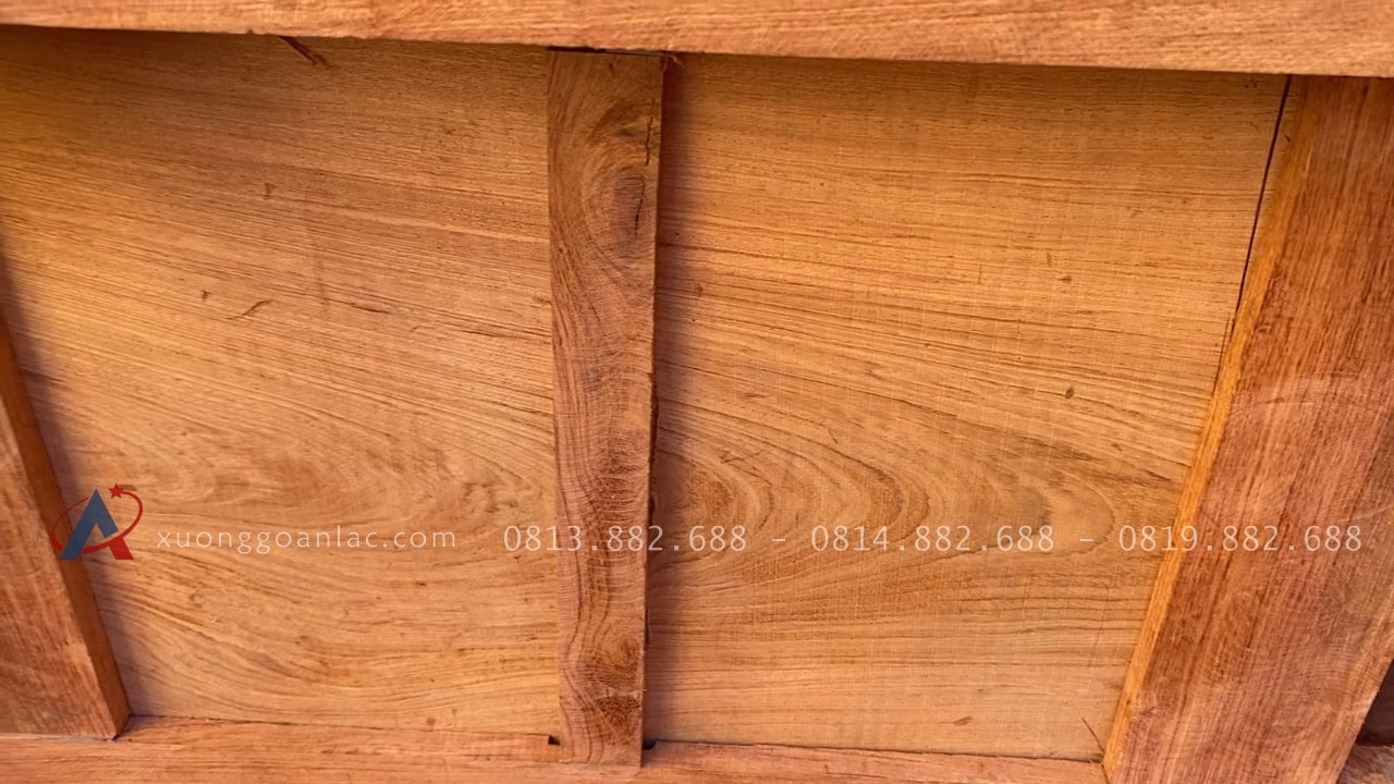 Cận cảnh bản mộc thô 2 bộ sofa chân chéo và chân đùi gà gỗ hương đá cao cấp 51 mặt dưới ghế ngồi có thang ngang chịu lực