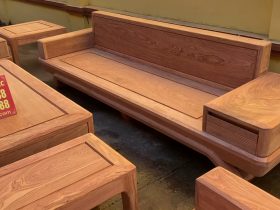 Cận cảnh bản mộc thô 2 bộ sofa chân chéo và chân đùi gà gỗ hương đá cao cấp 36 ghế băng dài thiết kế tay kèm tab ngăn kéo