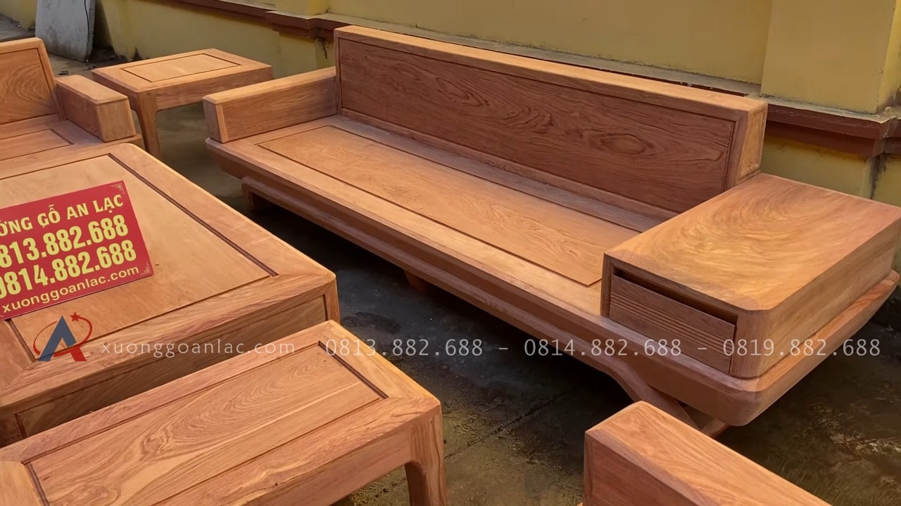 Cận cảnh bản mộc thô 2 bộ sofa chân chéo và chân đùi gà gỗ hương đá cao cấp 57 ghế băng dài thiết kế tay kèm tab ngăn kéo
