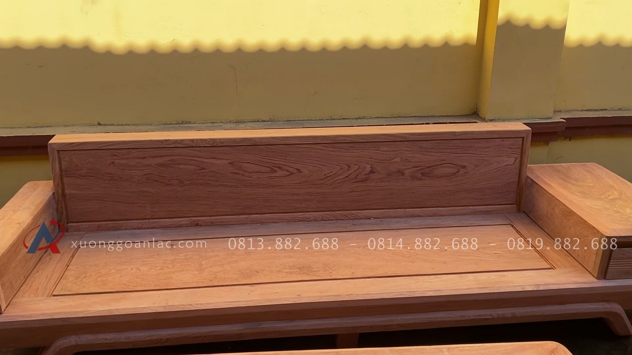 Cận cảnh bản mộc thô 2 bộ sofa chân chéo và chân đùi gà gỗ hương đá cao cấp 58 ghế băng rộng rãi hàng đóng hộp