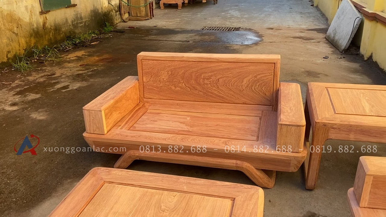 Cận cảnh bản mộc thô 2 bộ sofa chân chéo và chân đùi gà gỗ hương đá cao cấp 60 ghế đôi gỗ hương đá