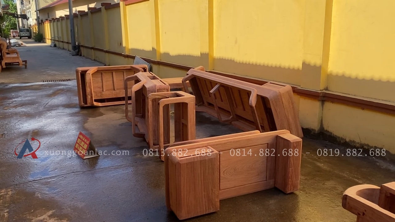 Cận cảnh bản mộc thô 2 bộ sofa chân chéo và chân đùi gà gỗ hương đá cao cấp 62 đôn ngồi không tựa tay kèm tab