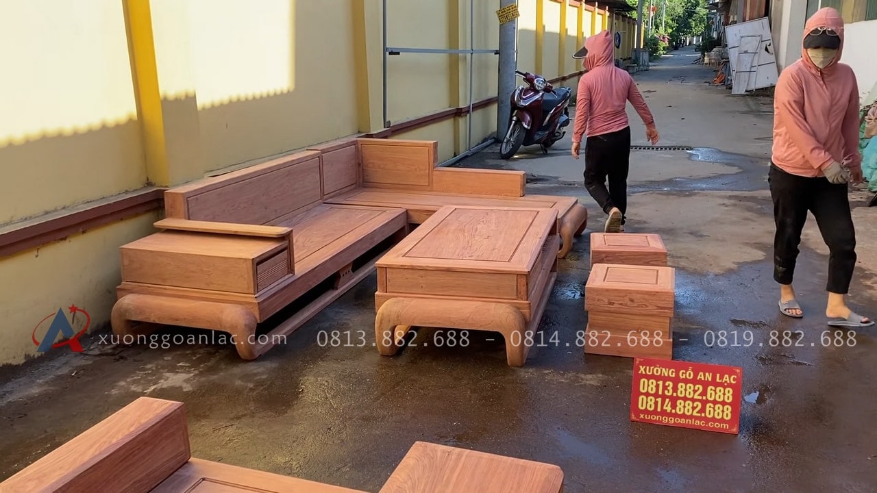 Cận cảnh bản mộc thô 2 bộ sofa chân chéo và chân đùi gà gỗ hương đá cao cấp 44 sofa chữ L gỗ hương đá