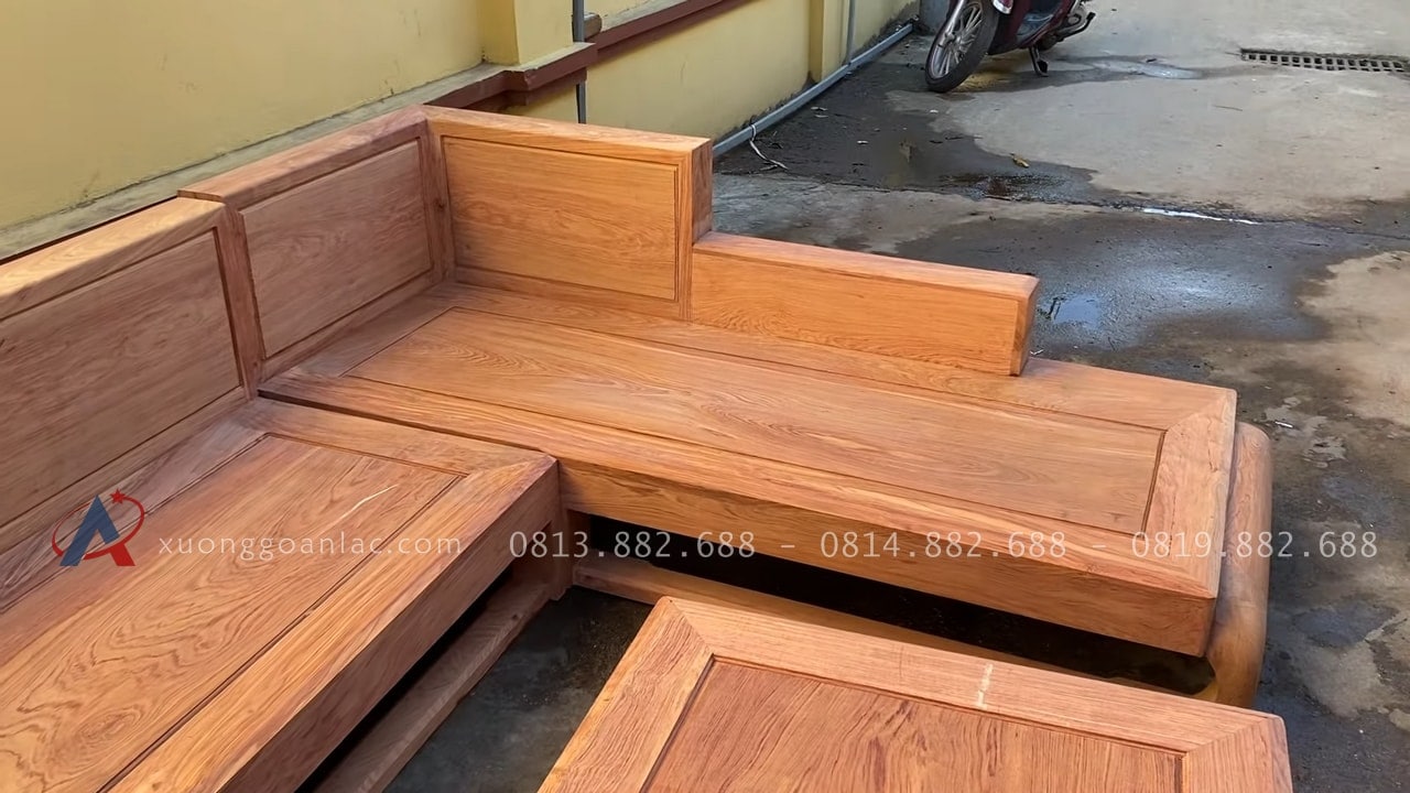 Cận cảnh bản mộc thô 2 bộ sofa chân chéo và chân đùi gà gỗ hương đá cao cấp 48 Đầu ghế băng tay hộp