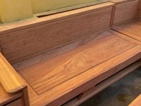 Cận cảnh bản mộc thô 2 bộ sofa chân chéo và chân đùi gà gỗ hương đá cao cấp 28 mặt ghế, mặt vách khng tranh ván liền